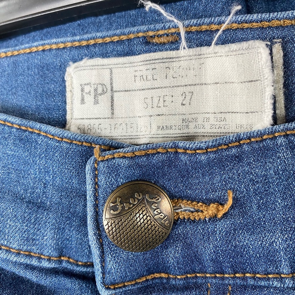 Free People Women’s Denim Flare Jeans with Frayed Hem. Size 27 - Picture 5 of 10